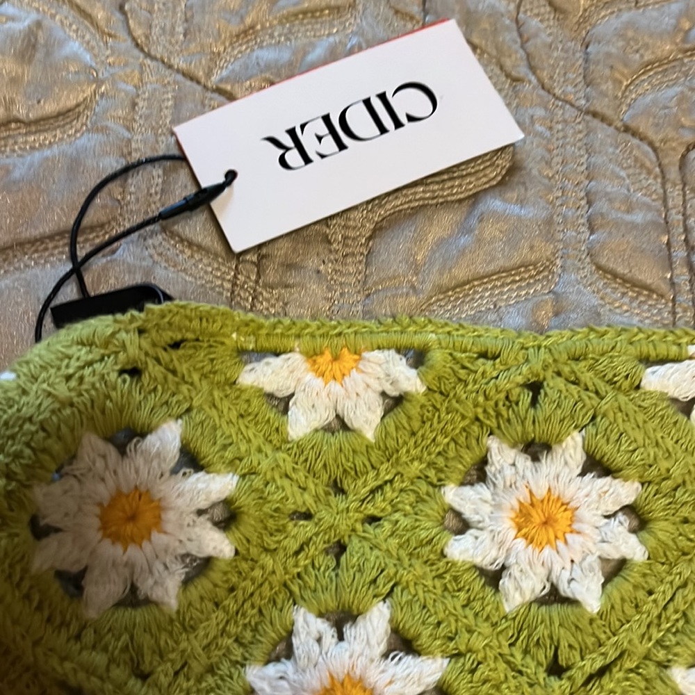 Hand crotcheted kerchief - Picture 2 of 4